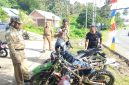 Kasat Pol PP Anambas Abdul Rasyid saat pemeriksaan kendaraan dinas roda dua dan empat