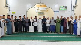 Pejuang Suling NB 757 foto bersama usai sholat subuh di Masjid Nurul Ihsan