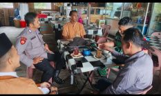 Babinsa Tanjung Batu Barat Perkuat Kedekatan dengan Warga Lewat Komsos