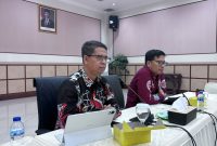 Foto: Bupati Karimun Ing. H. Iskandarsyah dan Direktur Pembinaan Usaha Kelistrikan Dirjend Gatrik Kementerian ESDM saat memimpin rapat