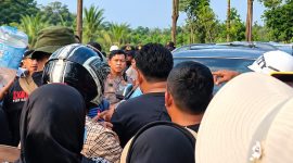 Foto (domi0: masyarakat menyampaikan aspirasinya