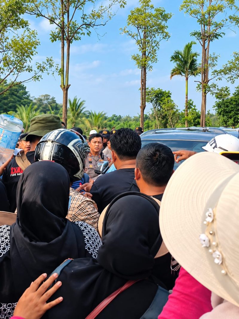 Foto (domi0: masyarakat menyampaikan aspirasinya