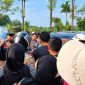 Foto (domi0: masyarakat menyampaikan aspirasinya