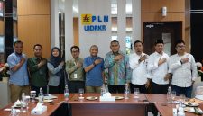 Foto: Wakil Bupati Karimun Rocky Marciano Bawole bersama GM PT PLN UID RKR Didik Wicaksono bersama Tim keduabelah pihak