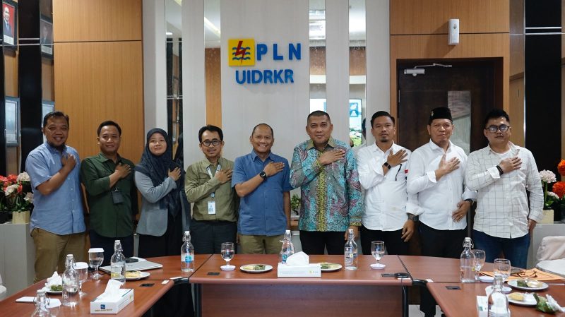 Foto: Wakil Bupati Karimun Rocky Marciano Bawole bersama GM PT PLN UID RKR Didik Wicaksono bersama Tim keduabelah pihak 