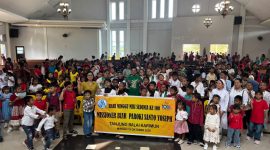 Foto: saat anak - anak selesai misa bersama romo dan suster serta pembimbingnya dala Gereja HKY Bati