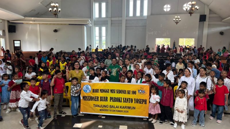 Foto: saat anak - anak selesai misa bersama romo dan suster serta pembimbingnya dala Gereja HKY Bati