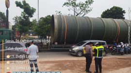 foto: truck loboy mengangkut material yang memiliki ukuran yang cukup besar