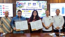 Foto : Ariastuty Sirait Anggota/Deputi Bidang Pelayanan Umum Bersama Dekan Fakultas Kedokteran UIB, dr.Wira Mondana